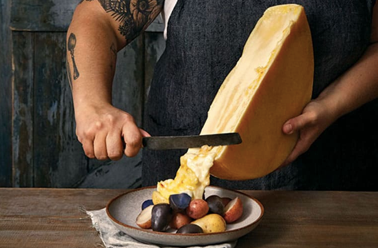 Host like a French - Raclette 🧀 Have you had this dish before ? Tel, host like a french
