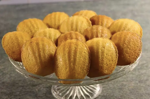 Madeleines : Are madeleines the same as pound cake?