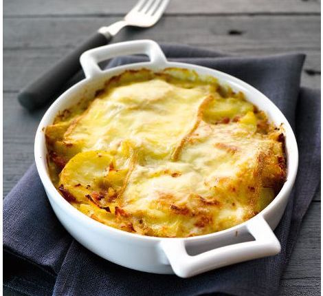 Voici une tartiflette au fromage à raclette