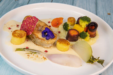 The Art of French Plating: Creating Beautiful and Appetizing Dish Presentations....supermarché français Londres 