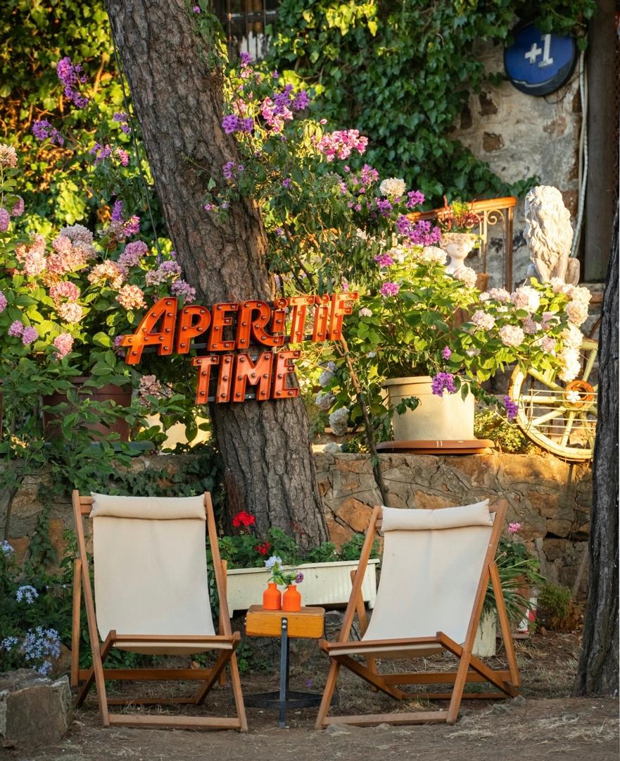 Aperitif Like in France: How to Host a French Apéro Abroad